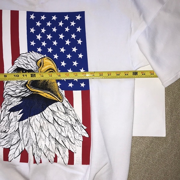 VINTAGE NWOT Eagle and 🇺🇸 USA flag sweatshirt - Picture 5 of 6